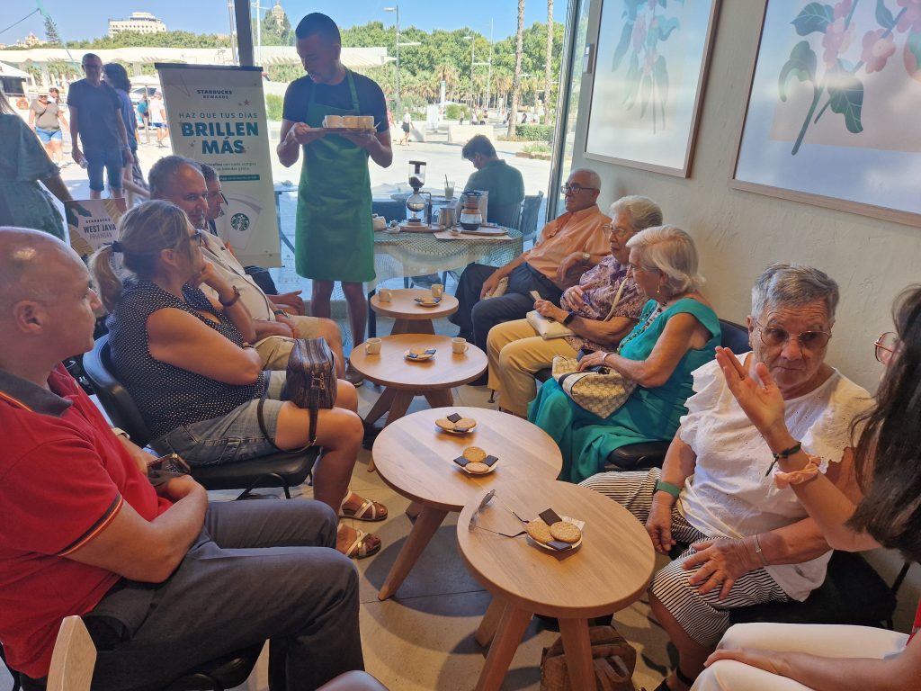 celebración del día de los abuelos en starbucks